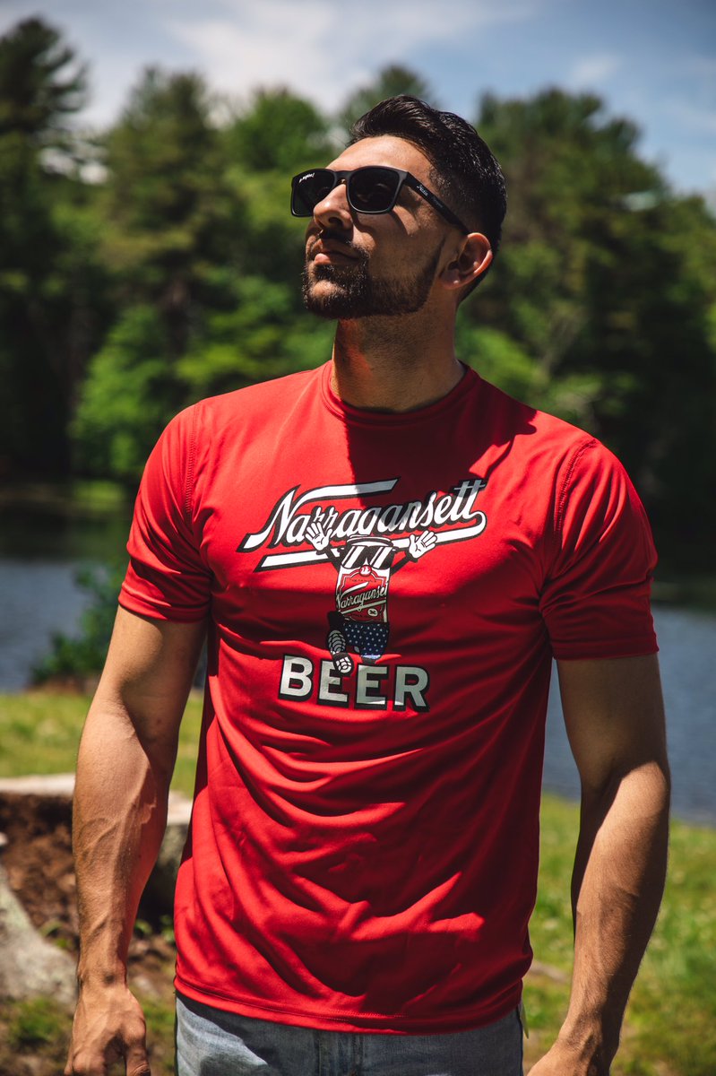 Gansettbeer's tweet image. Running to the liquor store for #NationalIndependentBeerRunDay? You’re gonna need one of brand spankin’ new sweatproof running shirts! We’re rolling these out just in time for the #4thOfJuly and #GansettSummerRunningFest. Retweet to enter to win! #HiNeighbor
