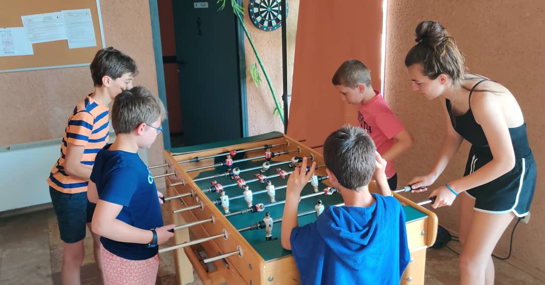 MagiaMajara's tweet photo. Los partidos de futbolín son también juegos estrella en Magic Camp.

https://t.co/DcRJL6vNlC

#verano #campamento #MagicCamp #magiccamp2019 #magia #magiaparapeques #magiamajarapatadecabra #campamentodeverano https://t.co/H0DLCf0pYJ
