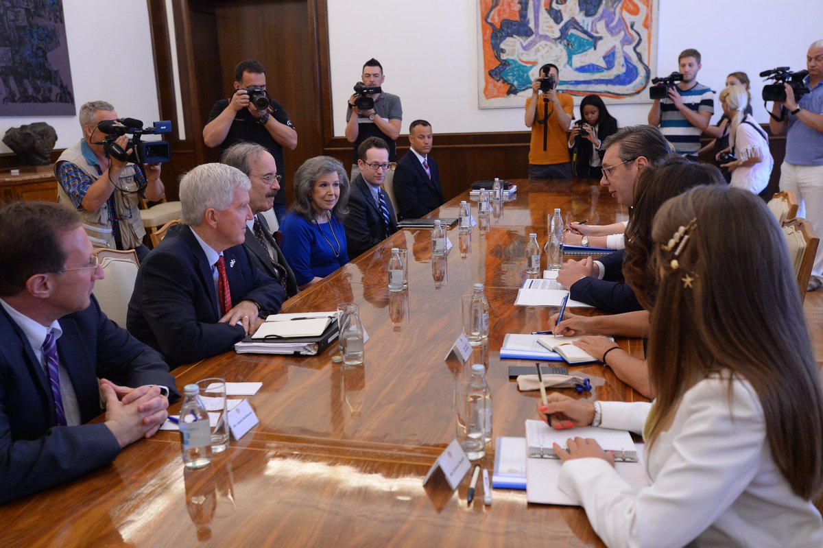 predsednikrs's tweet image. Свако из свог угла, али на цивилизован и пристојан начин смо разменили различите ставове и мишљења. Важно је да одржавамо контакт са спољнополитичким Одбором конгреса.

Са чланом Представничког дома Конгреса САД Елиотом Енгелом.