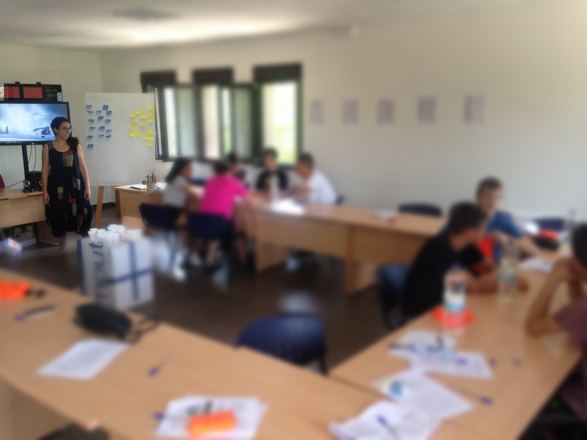 HGSoraya's tweet photo. Hoy he tenido la suerte de asistir a la formación de #premonitor de #tiempolibre de la @cJacetania impartida por @MiriamStolisky y @TopilloDelMonte (ambos perfiles de @facebook). Gracias y felicidades por ofrecer una formación de calidad. Ahora trabajamos el #pensamientocreativo https://t.co/IkAiaohZsn