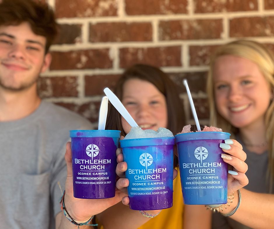 beth_churchga's tweet photo. We took a little trip over to @Striplings in Bogart and look what we found?  @Kona_Ice_Athens serving up shaved ice in Bethlehem Church Oconee Campus cups.

What's your favorite flavor?

#bethlehemchurch #konaice #striplingsgeneralstore #flavoredice https://t.co/MpwMUw96zr