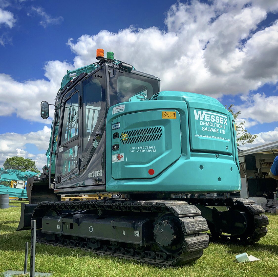molsoncompact's tweet photo. Check out this @WessexDemo full demo spec Kobelco SK75SR-7 is on the @molson_group stand at Demo Expo!
Contact us for more information on this and the rest of the compact Kobelco range.
#kobelco #demoexpo19 #demolition #molsoncompact #molsongroup #excavator #digger #demospec https://t.co/qyip3TRQKf