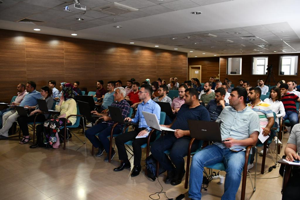 Emlak Yönetim A.Ş. (@emlakyonetim) on Twitter photo 📚 | Genel müdürlüğümüz tarafından Türkiye geneli çalışanlarımıza yönelik düzenlenen, 4 günlük Yönetişim Programı eğitimi Genel Müdürümüz <a href="/Ayhan19Karaca/">Ayhan Karaca</a>'nın katılımları ile devam ediyor. 📚 | Genel müdürlüğümüz tarafından Türkiye geneli çalışanlarımıza yönelik düzenlenen, 4 günlük Yönetişim Programı eğitimi Genel Müdürümüz <a href="/Ayhan19Karaca/">Ayhan Karaca</a>'nın katılımları ile devam ediyor.