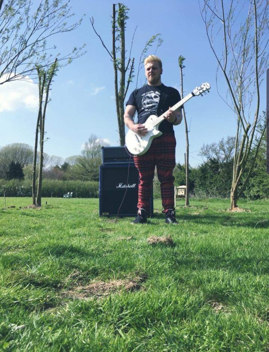 The Visitors (@th3visitors) on Twitter photo Another day of blistering heat👌🏼 what's everyone up to this fine day? Mr Seventh is making the most of the sun! Another day of blistering heat👌🏼 what's everyone up to this fine day? Mr Seventh is making the most of the sun!
