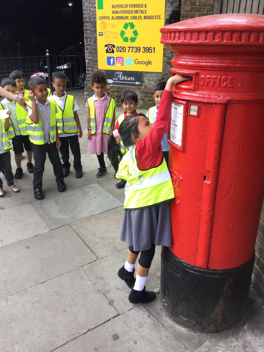 ThomasBuxtonEY's tweet photo. We have all posted our postcards from the beach 🏖 #reallifeexperiences #eyfs #writingforapurpose #excitementandsmiles https://t.co/dtRth9AgxJ