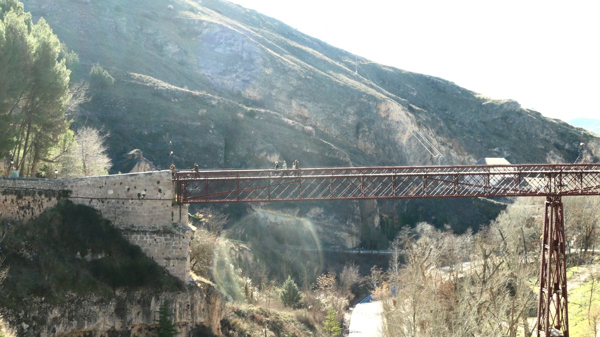 雨宮佐藤明日香 スペイン クエンカのサンパブロ橋 現地で エッフェルの橋 って聞いたんだけど スペイン語のページでしか紹介されてない この繊細さは エッフェルっぽい と感じたのでエッフェルってことでいいか 笑 橋 エッフェル T