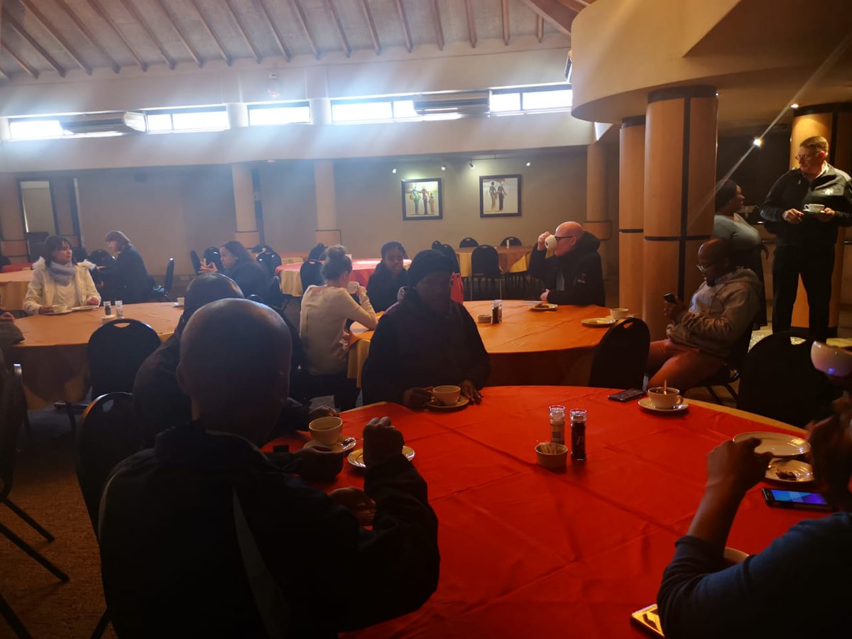 EmburyOfficial's tweet photo. Read more about our South African Sign Language Training:
https://t.co/1qSpG8VxZx

#DIDB #southafricansignlanguage #teaching #deafeducation https://t.co/4Wy8rdAN1s