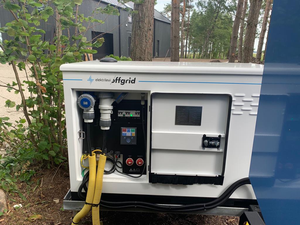 energy1es's tweet photo. On site in rural #Estonia today commissioning an #EasyGrid 10000 system which was supplied as a part of our contract with @elektrilevi . The off grid power system is made up of an EasyGrid 10000 with a 8.8kW of #solar and backup @Kohler -SDMO diesel generator. https://t.co/8Ek5oY2IRt