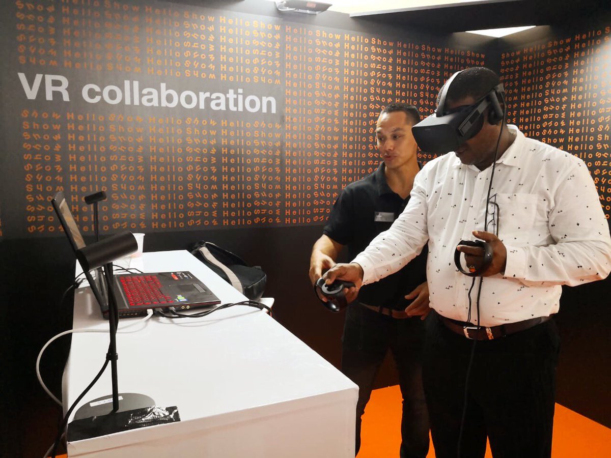 OrangeReunion's tweet photo. Keynote de @fabiennedulac, Directrice Générale Adjointe @Orange pour cette 1ère édition du Show Hello à La Réunion. Et découverte des innovations autour de la #5G. https://t.co/E3BlK0jDbq