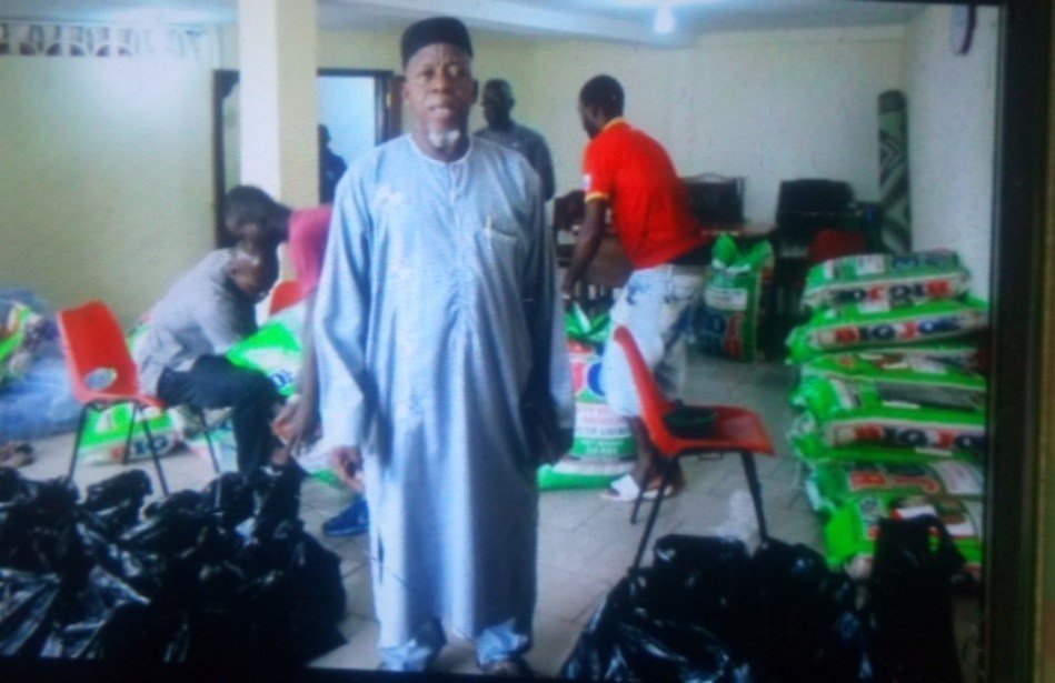 Mabohanday Donates 135 Bags of Rice to 6 Limba Mosques across Freetown sierraleonews.com/2019/07/03/mab…
