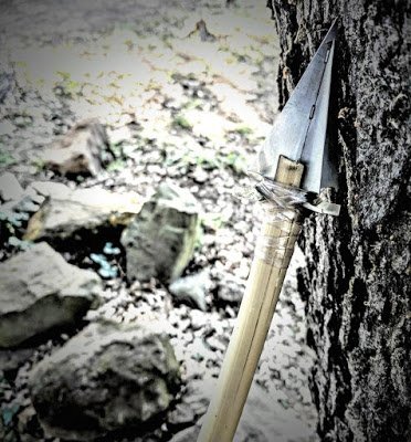 IAMNERDIShare's tweet image. This credit card can turn into a spear head that you can attach  to the end of a spear to make a weapon or a tool for hunting #SummerHunts #Summer2019 #SummerActivities #SummerCamp, wooowawesomestuff2nd.blogspot.com/2019/01/this-c…