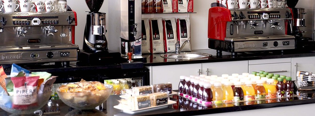 FairtradeUK's tweet photo. How #Fairtade is your workplace? By switching up your everyday teas & coffees your workplace could be making a difference to the lives of farmers & producers around the world. ☕
Find out how to become a Fairtrade Workplace of World Changers → https://t.co/FKjfqIXCyb https://t.co/X8wwSZtToR