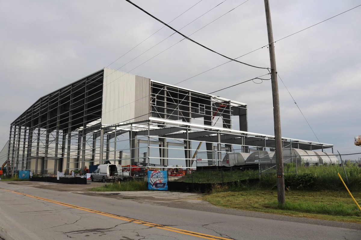 hamiltonecdev's tweet image. Here they grow again...in #hamont!  As part of a $30 million multi-phased investment, work is now well underway on a major hangar for @KfAero at @flyyhm. ✈️