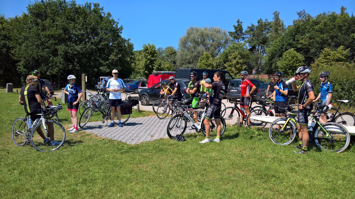 KnoetAATT's tweet photo. This evening it's our first course exploration. At 19h at the Knoet (Aarschot) or at 19h30 at the surf zone (Rotselaar). Last year, it was like this:

https://t.co/m8cYEIWJLk https://t.co/0iCrizrhvR
