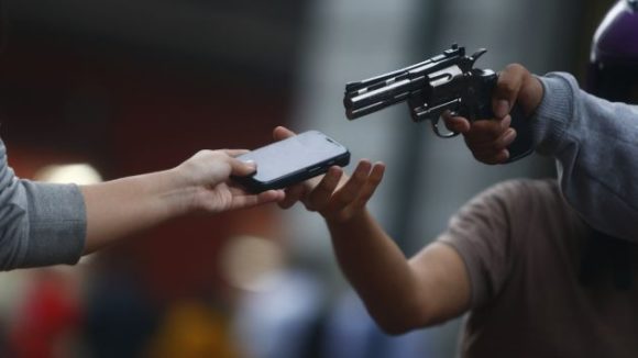 sitedaboa's tweet image. Assalto pela luz do dia é registrado no bairro Senhor do Bonfim em Penedo #BairroSenhordoBonfim #RoubodeCelular boainformacao.com.br/2019/07/assalt…