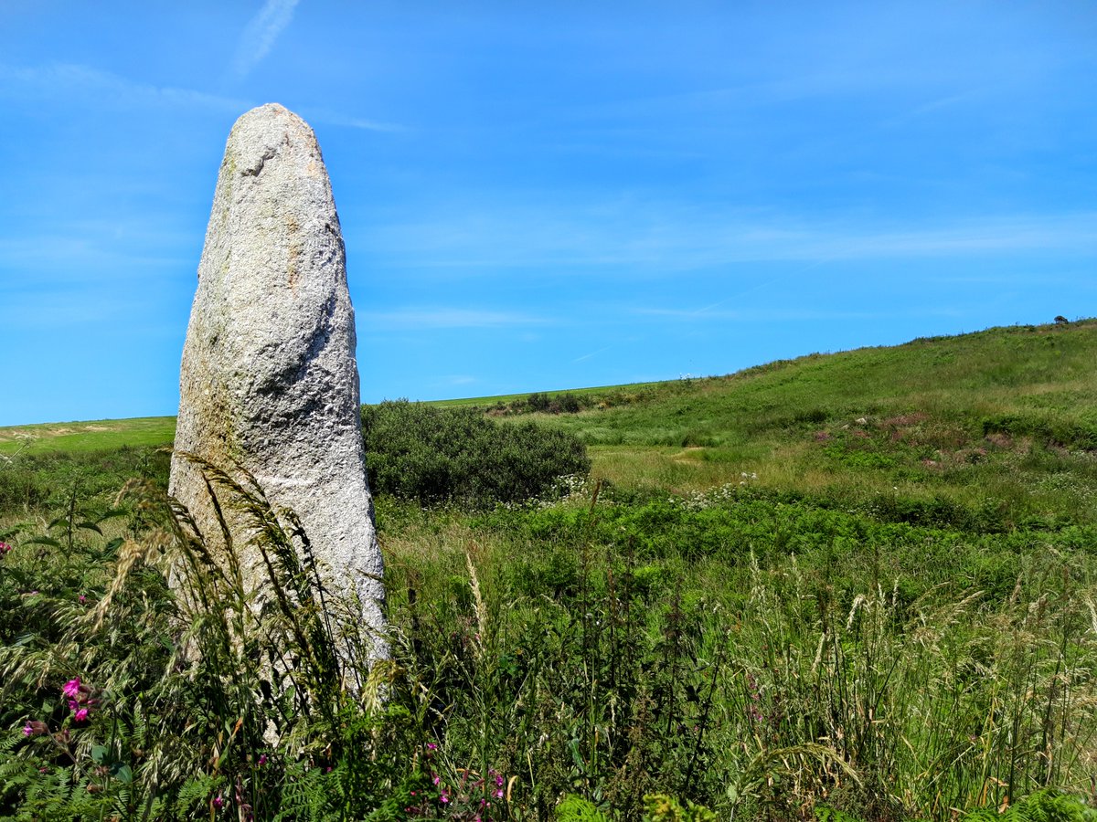I came across Treen Standing Stone by accident.I'd never heard of it but according to the  @megportal it is a modern stone possibly erected on the site of an older, fallen stone. There have been plenty destroyed in the last century so nice to see the balance redressed a bit.