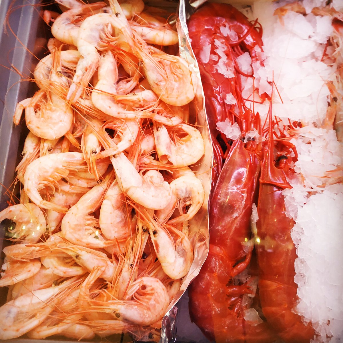 Auténtica Quisquilla de Motril... y de arrastre!! Todo un lujo!!! ¿Sabes la diferencia con la de nasa?
Y el carabinero... Excepcional!!