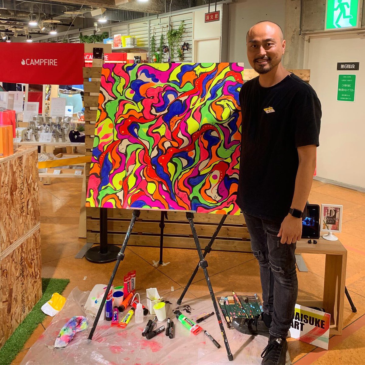 DAISUKEART's tweet photo. 2019.6.29(土)〜30(日)
大阪 梅田ロフトライブペイント無事終わりました。
今回は、キャンプファイヤーイベントブースでアートを描かせて頂きました。
梅田ロフトの関係者の方有難うございました。

7月1日は、打ち合わせ��ため東京に移動。
新橋、麻布で2件アート企画打ち合わせ。
#DaisukeART #art https://t.co/AuoLTuzLbG