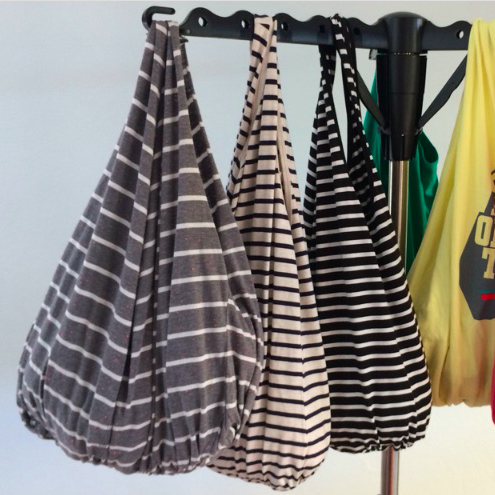 platymium's tweet photo. Journée Mondiale sans sac plastique ! 👜

Savez-vous qu'il existe des alternatives zéro déchet amusantes pour se passer d'eux ? ♻️

Upcycler vos vieux t-shirts en tote-bags ! 👕
Rendez-vous à notre atelier le 17 juillet, pour réserver c'est ici 👉 https://t.co/ChS2Fj1qHN ! https://t.co/7xMiGdyxQu