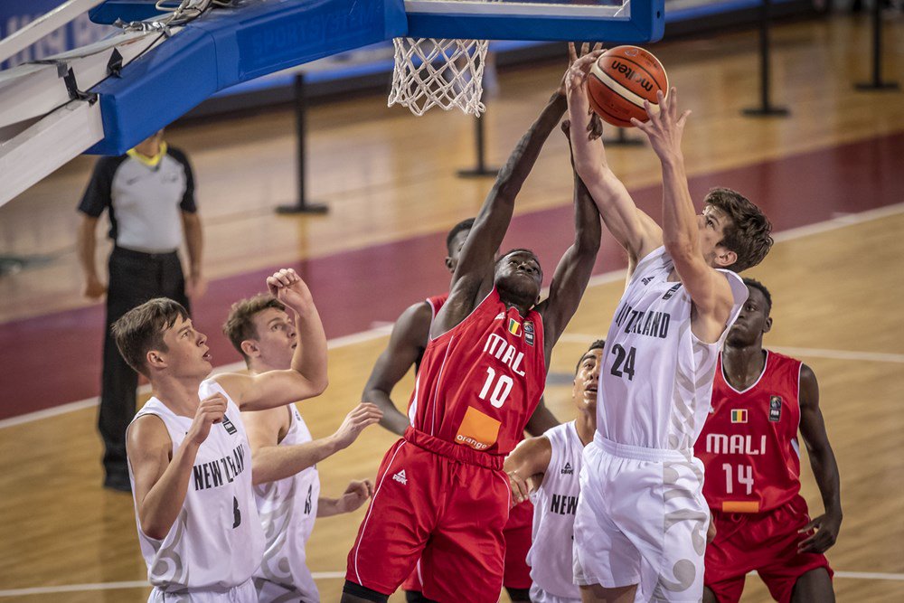 Victoire 👏du 🇲🇱Mali (77-62) 🇳🇿Nouvelle Zélande. Le Mali passe en quart de finale et continue d'écrire son histoire à #FIBAU19 Basketball World Cup ! #GoMali