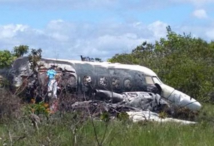 ivancp25's tweet photo. Este British Aerospace #Jetstream32, de #Transmandu Air, se salió de pista tras reventar un neumático el pasado 27-06-19 en el Aeropuerto de #Canaima, #Venezuela, procedente de #PuertoOrdaz. No hubo heridos. Es una compañía especializada en #vuelos turísticos. #accidenteaéreo https://t.co/2lWsYBEcUJ