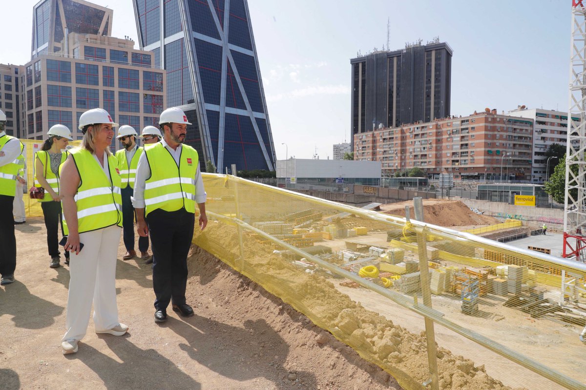 ComunidadMadrid's tweet photo. 📷 El presidente en funciones de la Comunidad, Pedro Rollán, durante su visita a las obras de la nueva sede de Metro de Madrid junto a Plaza de Castilla https://t.co/3l0pkYxR9C