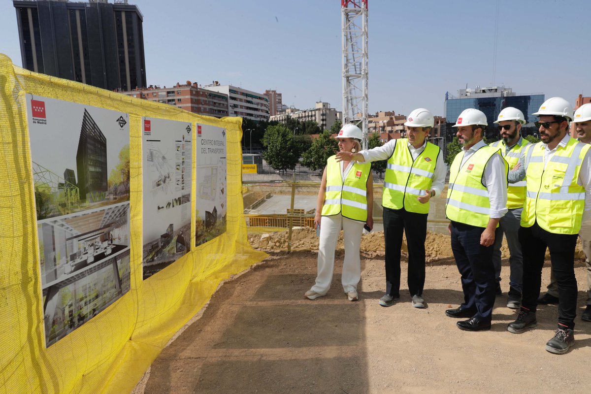 ComunidadMadrid's tweet photo. 📷 El presidente en funciones de la Comunidad, Pedro Rollán, durante su visita a las obras de la nueva sede de Metro de Madrid junto a Plaza de Castilla https://t.co/3l0pkYxR9C