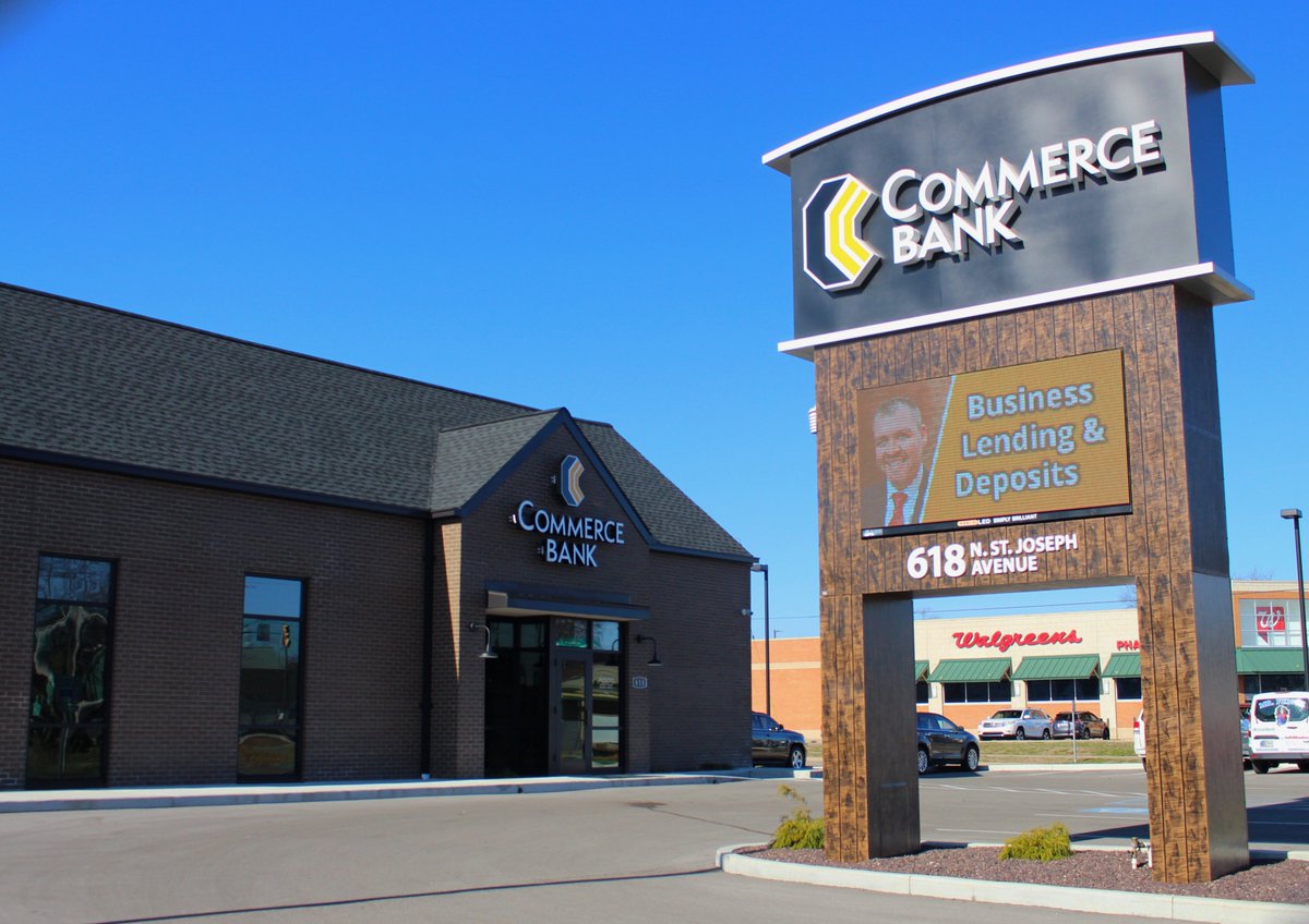 HuskSigns's tweet image. Our Electronic Message Centers are money in the bank. Literally. Proven ROI in 12-18 months. #HuskSigns #HCIEMC #HCILED #EMC #GetYourMessageOut #eisforeveryone