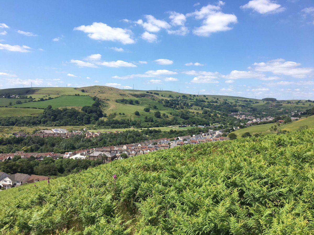 Chunks1927's tweet image. Not a bad view from the top of the mountain I suppose 😍😍😍 #abertridwr #senghenydd #home