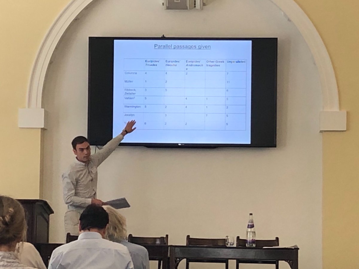 DrLottieParkyn's tweet image. Matthew Payne discussing fragmentary Roman tragedy with (although it may not seem like it from this picture) a very colourful presentation #piplondon2019