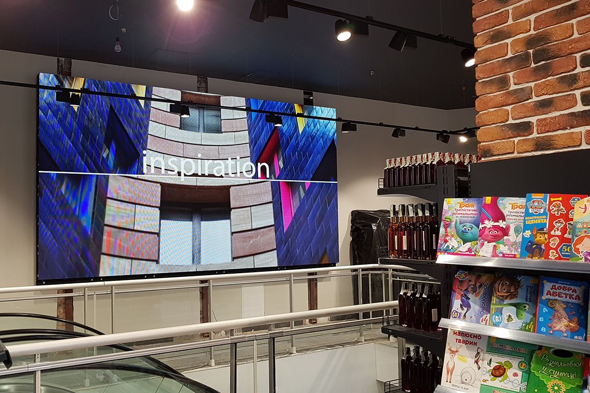 The high-end quality LED screen that had been developed and manufactured by EKTA was installed in a shopping mall in Lviv, Ukraine and it became a key element  of the shopping space interior.
#EKTALED #LEDscreen #LEDdisplay