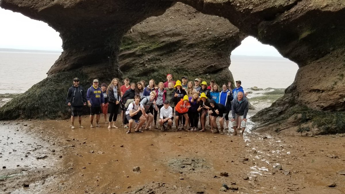 NotreDame_MH's tweet photo. Can’t miss the iconic @hopewellrocks Bay of Fundy @bayoffundy @FundyNP #medhat #nda15 @MHCatholic https://t.co/9sRHzTj5zZ