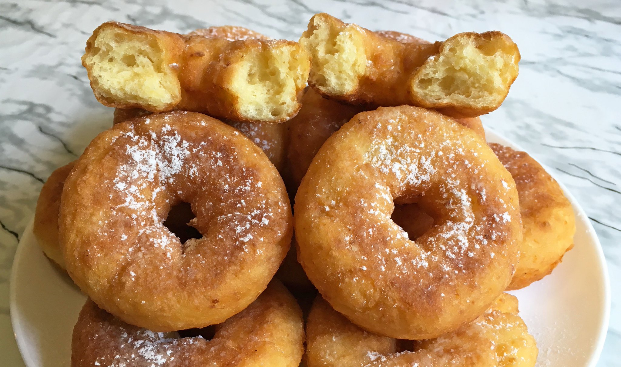 Пончики творожные жареные на масле. Творожные бублики (пончики). Творожные пончики жареные во фритюре. Пончики творожные жареные на масле. Творожные пончики жареные.
