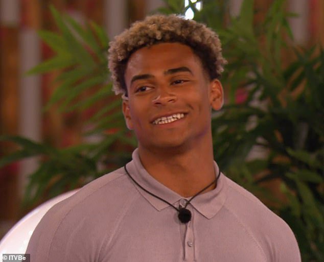 meglit29's tweet photo. Is it just me that thinks Jordan from #Loveisland looks like Grumio from Plebs? 🤣 https://t.co/SD4nTxUzGS