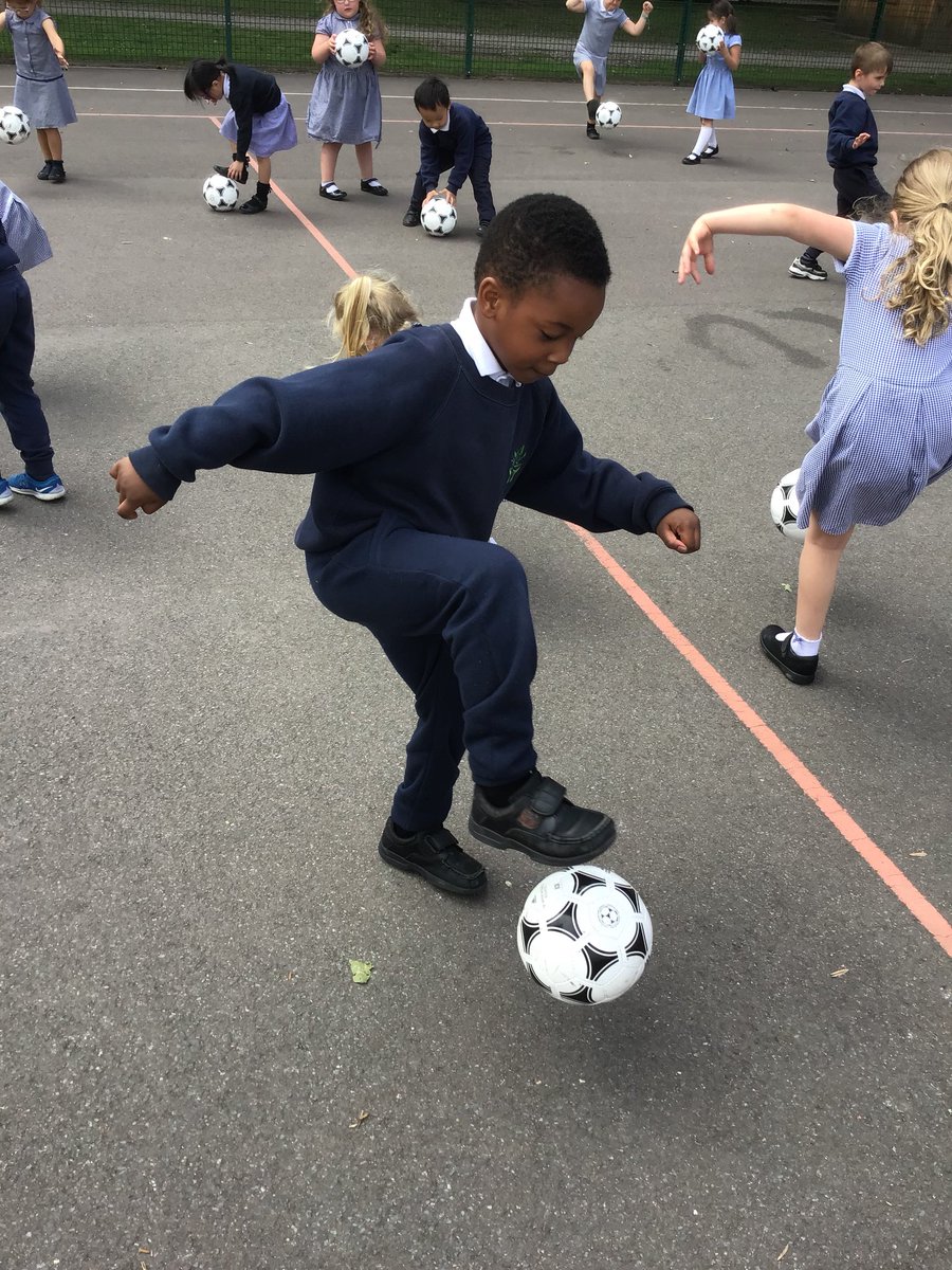 Year4tLTPA22's tweet photo. Football Fun with our @ManUtd coaches! ⚽️😄 https://t.co/M6NPJCeSsa