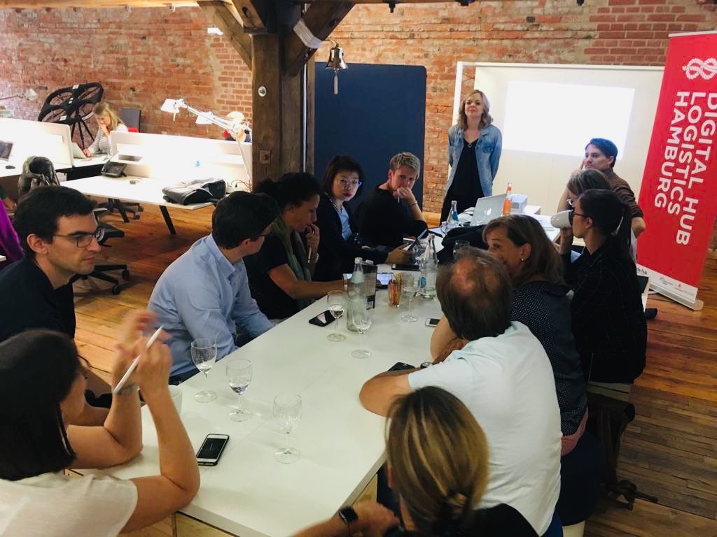 HubLogHH's tweet photo. Cooler Tag im @HubLogHH. Zuerst besuchte uns @The_LIHH mit der @LogistikAgentur aus Oberfranken. Dann kam die @Lufthansa Cargo auf ihrer digitalen Lernreise vorbei.

Und jetzt? Jetzt gibts noch was zu PR &amp; Kommunikation mit Janine Griffel, ist doch klar..

 #logisticsrocks https://t.co/b8YOqXmwk3