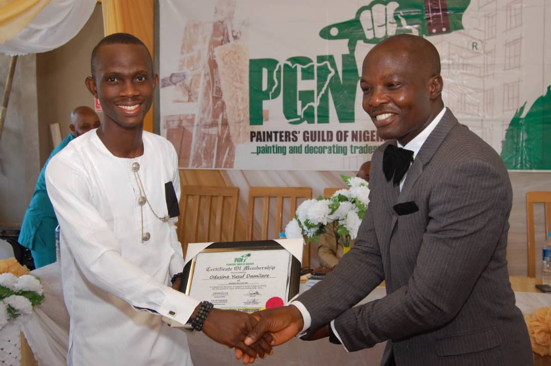 ipaint_design's tweet image. Last Saturday our CEO was inducted as a member of Painters' Guild of Nigeria. Congratulations sir. 

#pgn #paintersguildofnigeria #FuelYourHustle #wednesdaythoughts #WednesdayMotivation #AskMeek #joeslimartconcept #painter #decorating #tradesmen #Lagosnigeria #Nigeria #paintings