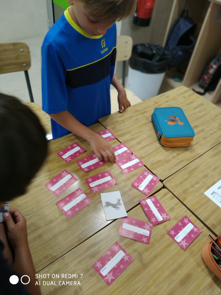 ASBEnglish's tweet photo. Students in A3 are learning facts about wild animals and their physical characteristics. In the pictures below, students are playing a matching game and practicing asking and answering questions about their animal: Where do they live? What do they eat? What is their body like? https://t.co/DhaPR7DPLA