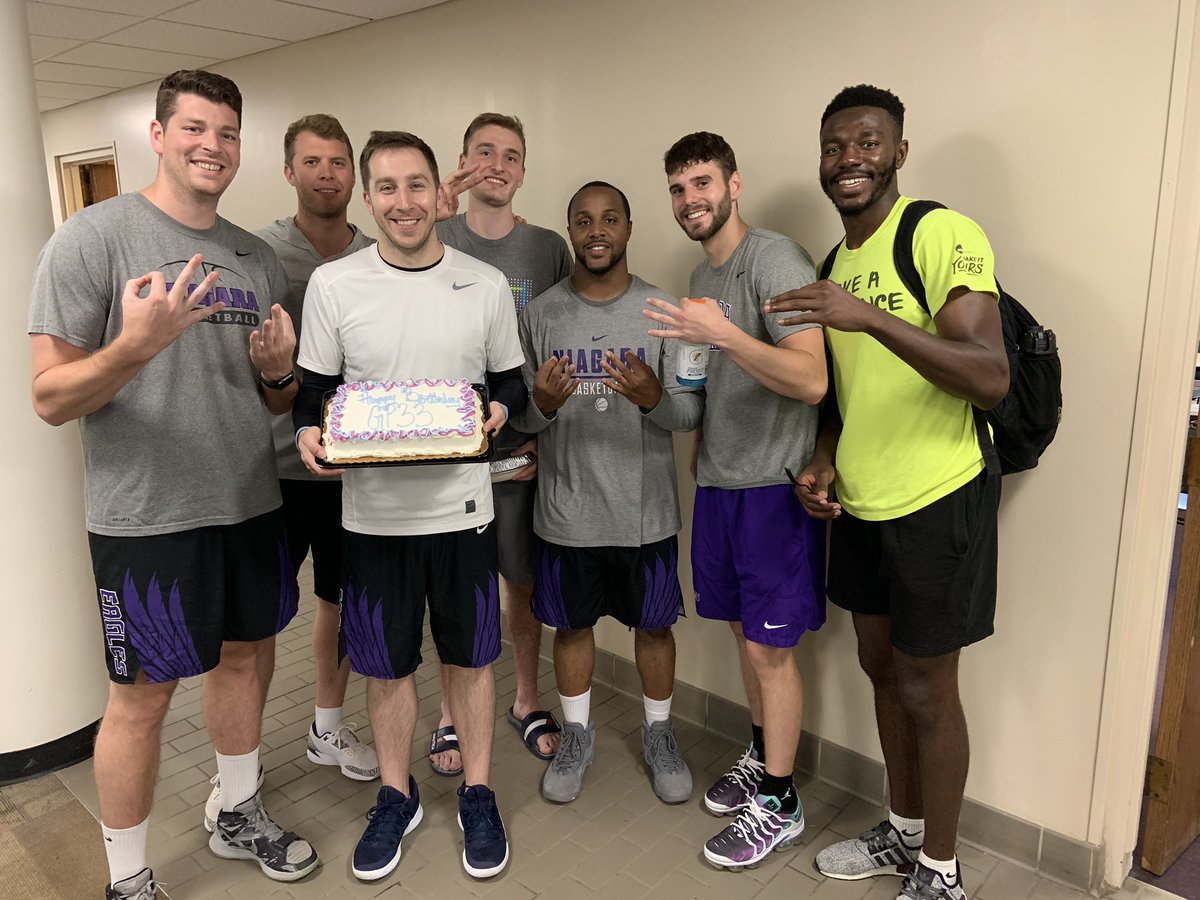 NiagaraMBB's tweet photo. Join us in wishing Assistant Coach @Greg_Paulus a very Happy Birthday! At 33, GP REALLY likes talking on the phone and loves it when a plan comes together!
Enjoy your day #GP33! 🦅🏀 https://t.co/Cdb7VdusiA