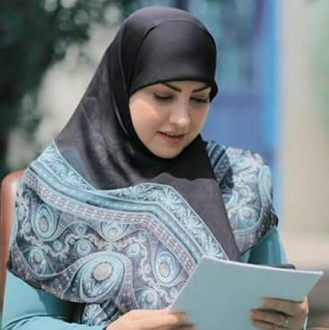 لست ُ متأكده اني اسكن قلب أحد ...
ولكني على ثقة  ان من يعرفني 
لا يستطيع نسياني ....
فأنا .. لم أجرح قلب احد
ولم اظلم أحد
كل ما فعلته اني أذيت نفسي
عندما وضعت ثقتي بكل من حولي