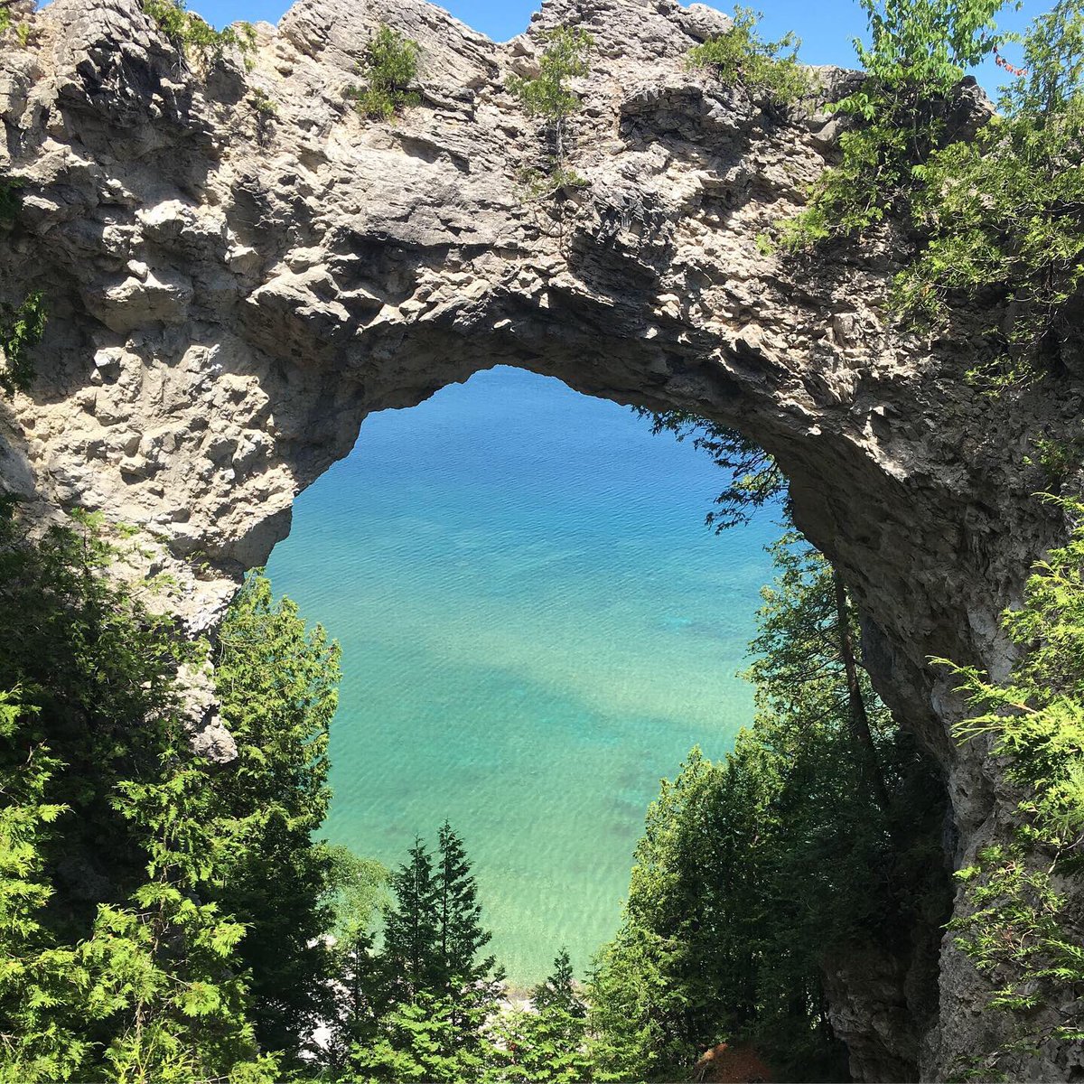 CALaPrairie's tweet photo. Beautiful day spent on Mackinac Island, Michigan! #mackinacisland #PureMichigan #LakeHuron #oceanbluewater #trek #northernmichigan https://t.co/XXYbSfeKjh