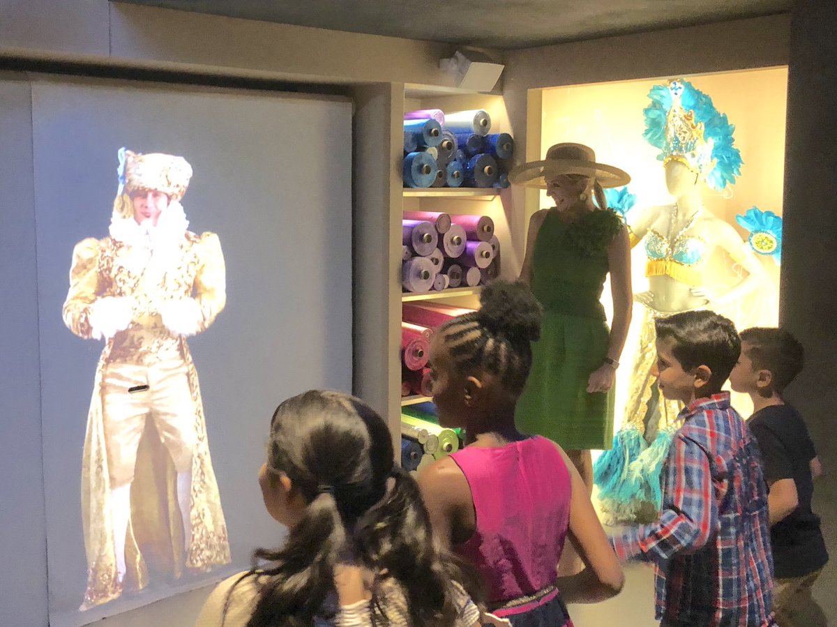 koninklijkhuis's tweet photo. De bewoners van de fictieve Superstraat staan symbool voor de vele culturen en nationaliteiten die Rotterdam rijk is. Koningin Máxima opent de kindertentoonstelling Superstraat in het @Wereldmuseum in Rotterdam. https://t.co/3c4CLFof1R https://t.co/4B5VW6JhWS