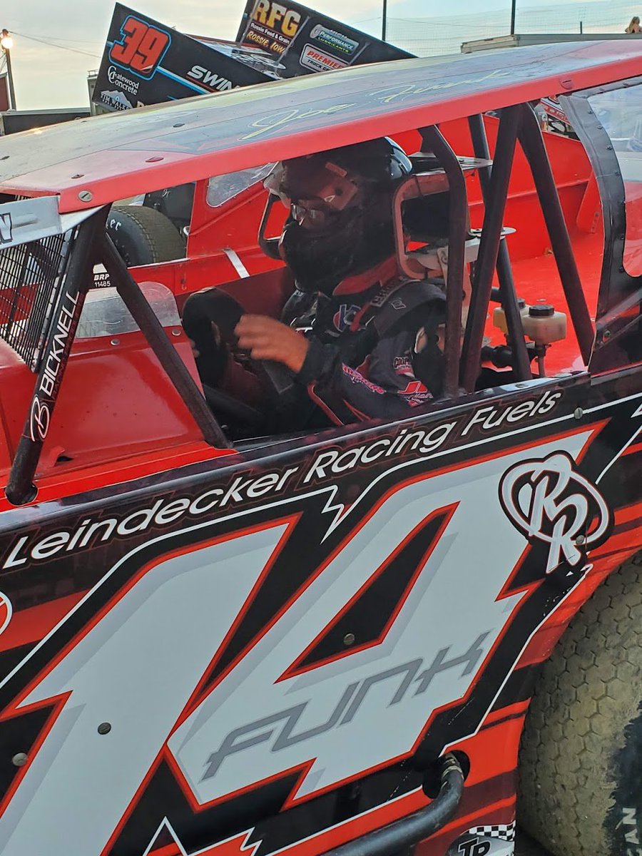 RedRobinRacing's tweet image. .@JoeFunkRacing missed the final transfer spot for the feature at @gviewspeedway by one spot. 

Thank you for helping us with the meet and greet! 🏁🏁