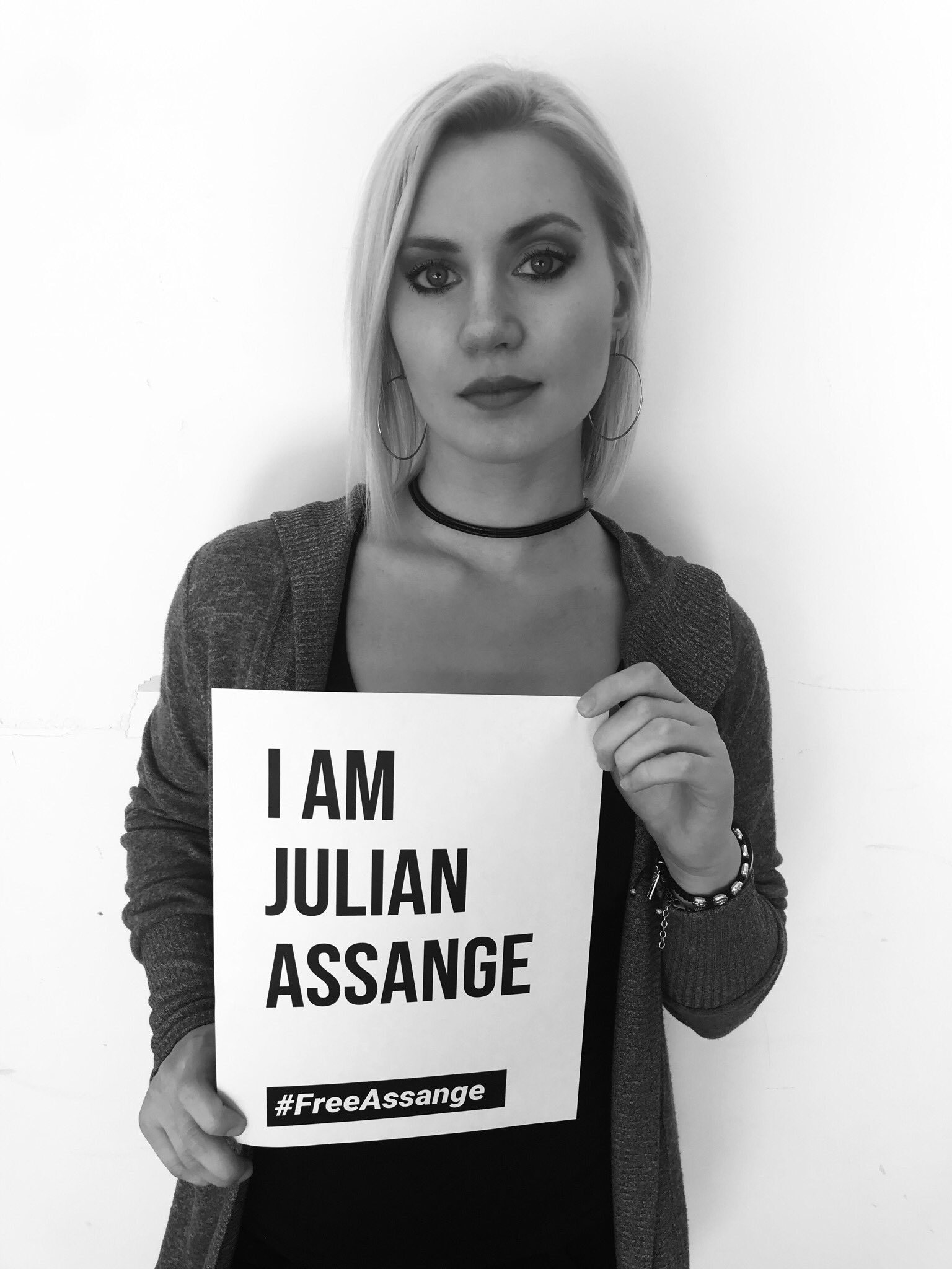 Happy birthday J!

Assange s freedom is my freedom. I am Julian Assange. 