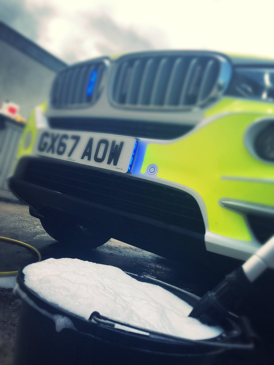 Car checked 🔧 ✅ 
Kitted up 💼 ✅ 
Washed 🧽 ✅ 
Now to head out on patrol 👮‍♂️ 
Have a good evening! 😎#FirstJobOfTheDay #LateShift #SussexPolice #HT43