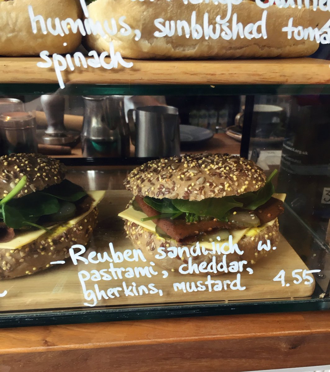 Rachel and I discovered a lovely cafe called Chapter One Coffee in Edinburgh and only a few weeks later it went 100% vegan!🌱☕️

Today I overheard a few people come in &amp; then leave when they realised everything was plant-based, so I wanted to show them some love. Check em out!🌻