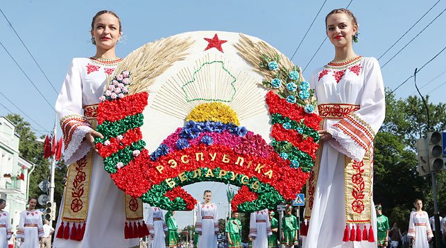 Россия идет в белоруссию. Народы Белоруссии. Красивые белорусы. Традиционные праздники России и Белоруссии. Белоруссия славится.