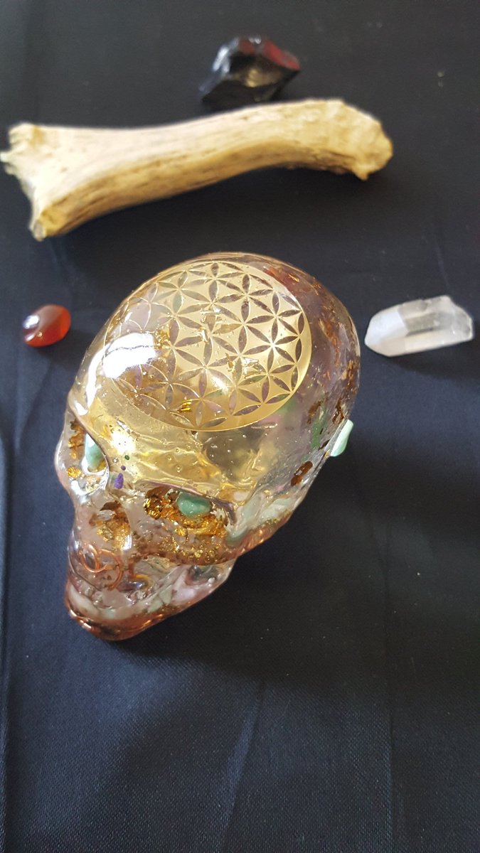 lilithtattoo's tweet photo. I made a skull-shaped Orgone with the Flower of Life.made of metal inside and I put small amazonite stones on the outside. It is perfect at home to capture positive energy.
It rebalances the body and the spirit and connects us with higher energies. #orgoneenergy #orgone #orgones https://t.co/6WdvLElI4W