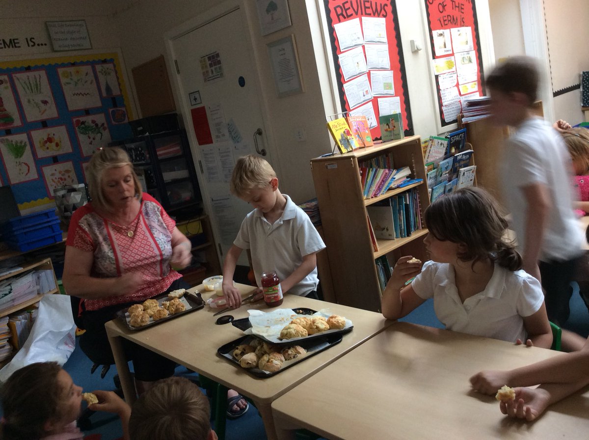 CSLWillowclass's tweet photo. This afternoon we got to taste our different types of scones- thanks Mrs Kelly for helping us master our scone baking skills. https://t.co/IAxpWiqTFp
