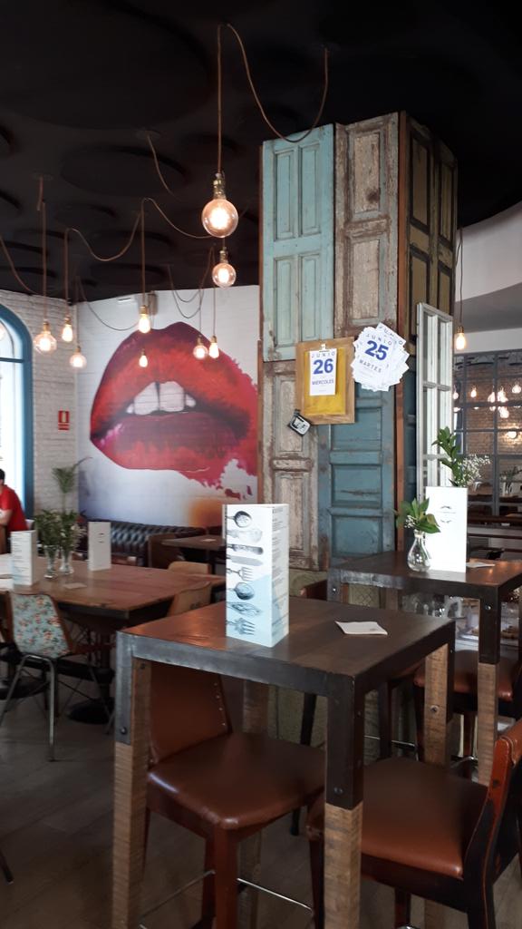 #Zaragoza the only city to keep its Roman founders name.. Caesar Augustus.. great bar! <a href="/ClandestinaCafe/">La Clandestina Bistro</a>